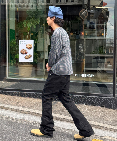 엠보스 새깅 플레어 진[블랙]