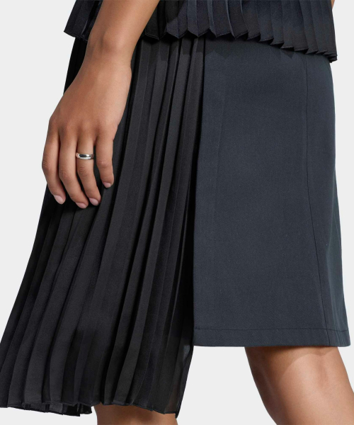 PLEAT SKIRT BLACK