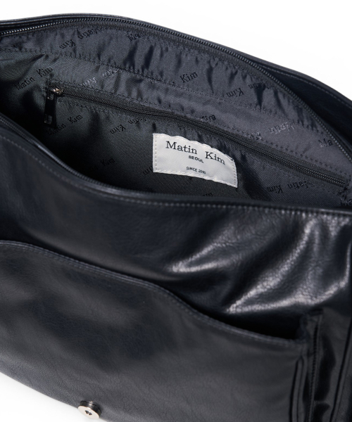 DUAL POCKET MESSENGER BAG IN BLACK