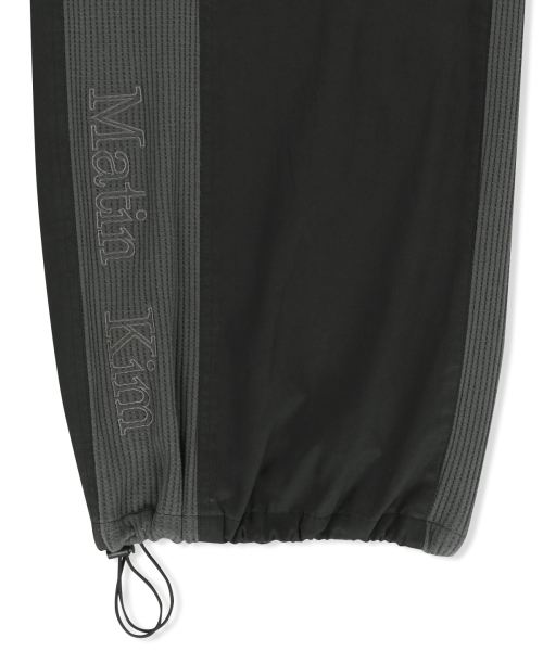 WAFFLE COLOR BLOCK TRACK PANTS IN BLACK