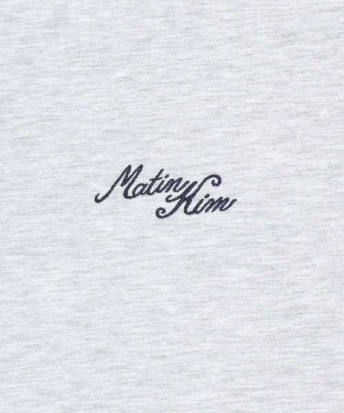CALLIGRAPHY BACK LOGO POCKET TOP IN LIGHT GREY