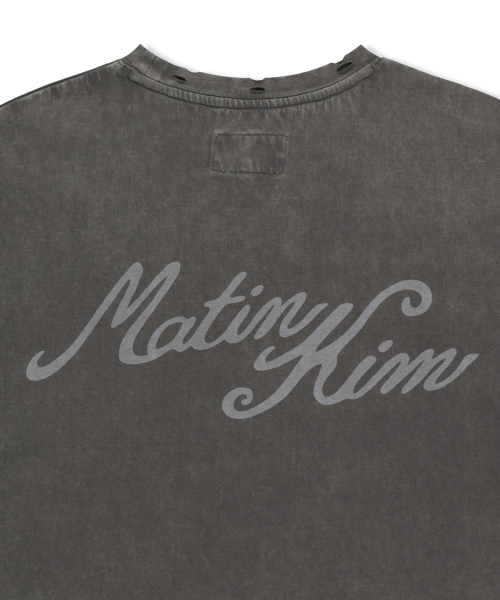 VINTAGE WASHED CALLIGRAPHY BACK LOGO TOP IN CHARCOAL