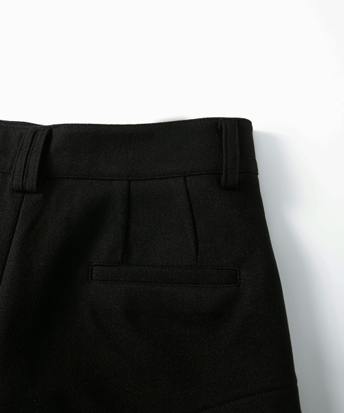 MABLE TWO TONE SHORT PANTS / BLACK