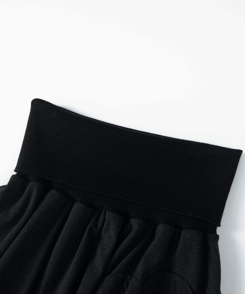 RUFFLE UNBALANCE SKIRT / BLACK
