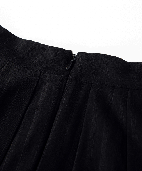 STRIPE FOND PLEATED MIDI SKIRT / BLACK
