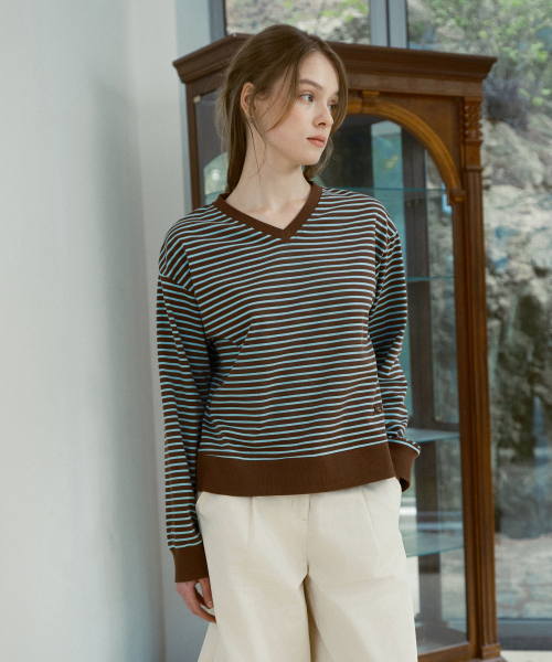 V-Neck Stripe Sweatshirt J1TS021A