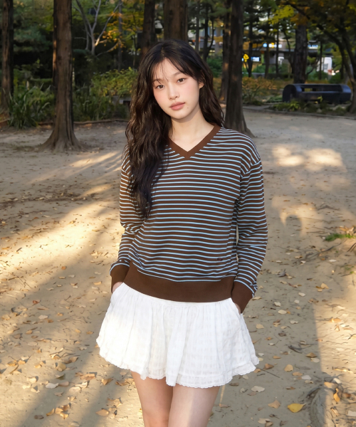 V-Neck Stripe Sweatshirt J1TS021A