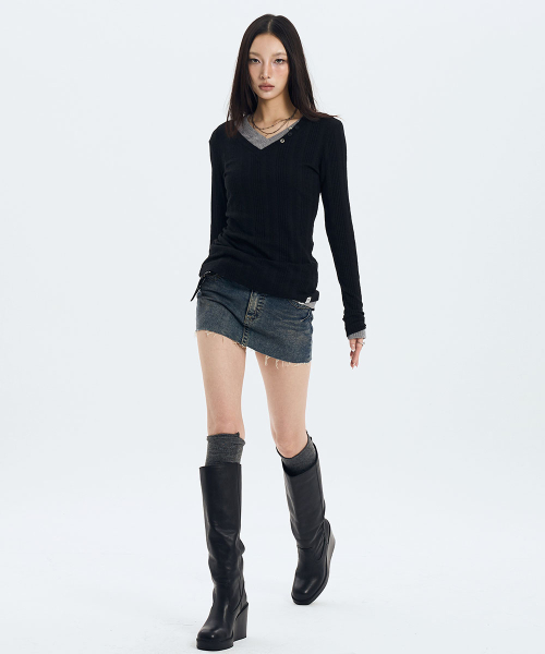 V-Neck Slim Top (BLACK)