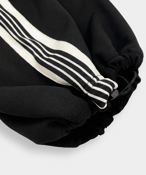 VLAD ONE-TUCK CURVED TRACK PANTS_(3 SYMBOL JERSEY) BLACK&IVORY