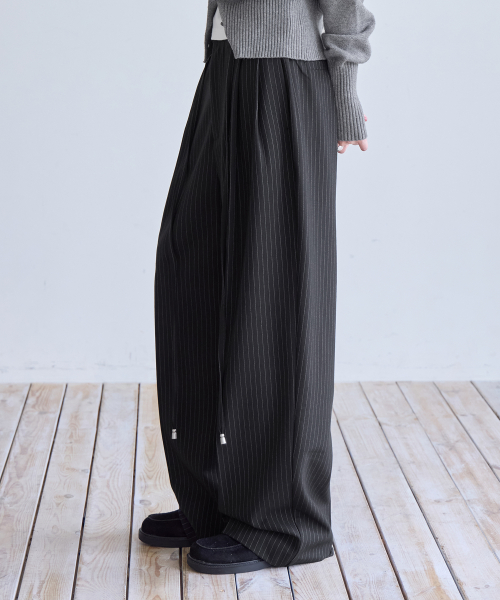 Curved Over Pintuck Stripe Slacks, BLACK