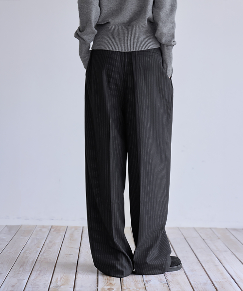 Curved Over Pintuck Stripe Slacks, BLACK