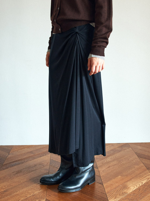 Twist Detail Asymmetric Skirt