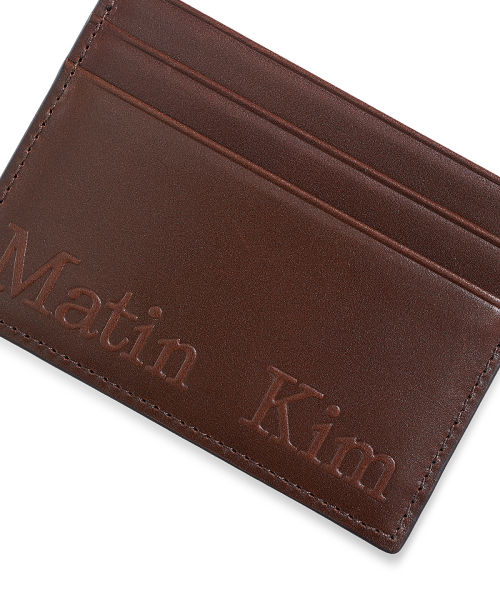 EMBOSSED LOGO CARD WALLET IN BROWN