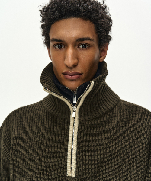 DOUBLE LAYERED QUARTER ZIP-UP SWEATER (KHAKI/BLACK)