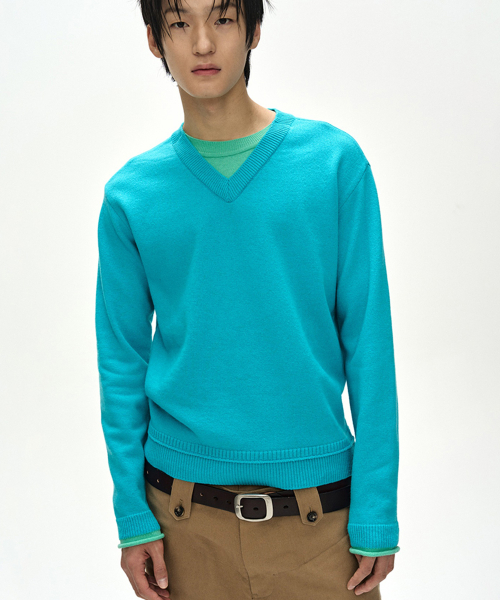 UNISEX LAYERED V-NECK SWEATER (SKY BLUE)