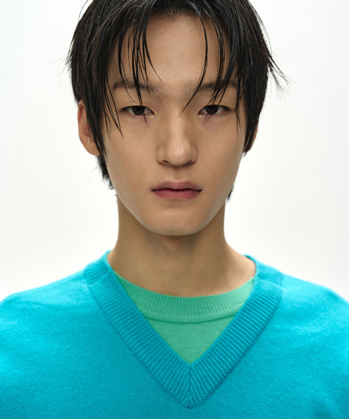 UNISEX LAYERED V-NECK SWEATER (SKY BLUE)
