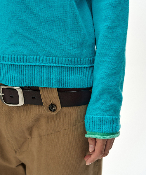 UNISEX LAYERED V-NECK SWEATER (SKY BLUE)