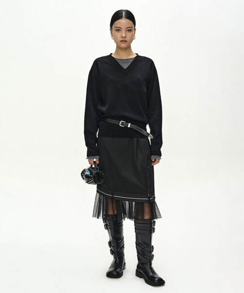 UNISEX LAYERED V-NECK SWEATER (BLACK)