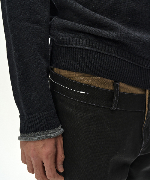 UNISEX LAYERED V-NECK SWEATER (BLACK)