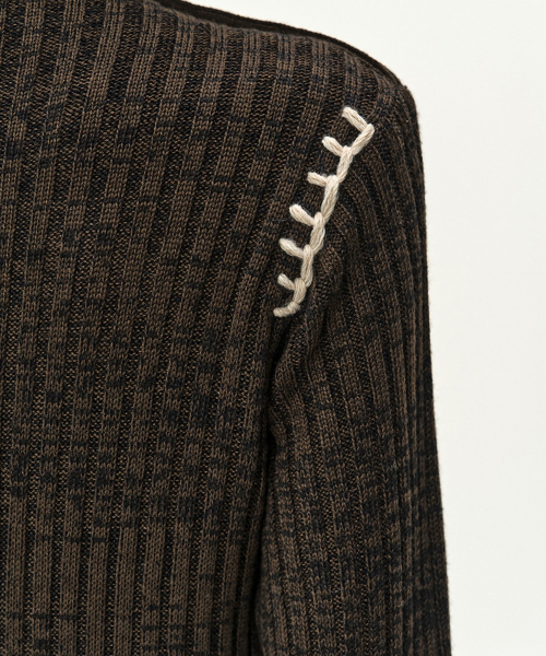 ASYMMETRIC TWIST BUTTON TOP (MULTI)
