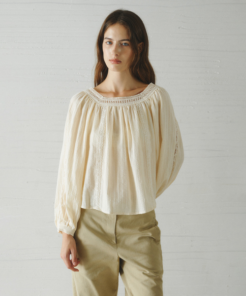 LAPUTA square-neck lace blouse_IVORY