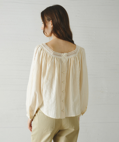 LAPUTA square-neck lace blouse_IVORY