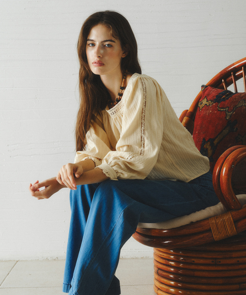 LAPUTA square-neck lace blouse_BUTTER