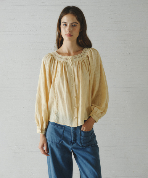 LAPUTA square-neck lace blouse_BUTTER