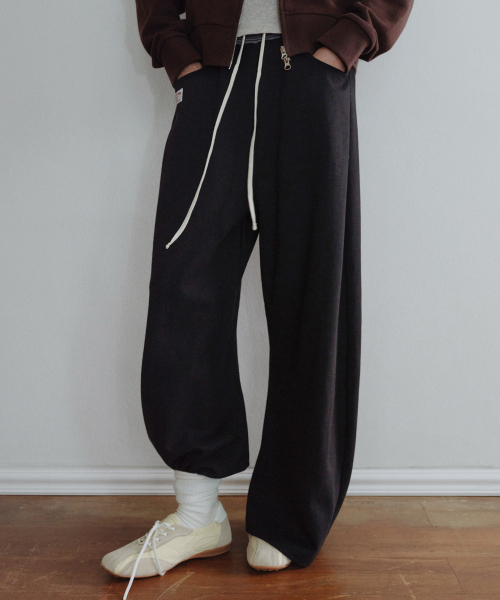 [CORE] STRIPED WAISTBAND CURVED PANTS - BLACK