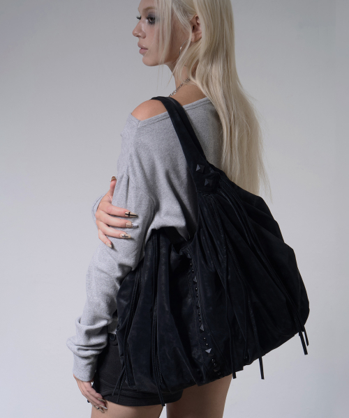 DRAPE FRINGE HOBO BAG (BLACK) F26ZE405