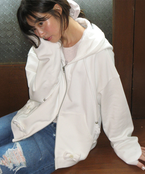BUTTON RIBBON HOODIE ZIP UP WHITE