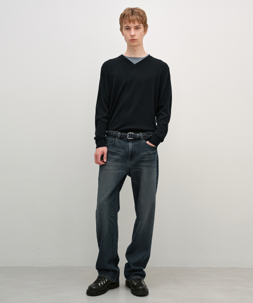 DoubleLayered V Neck Knit BLACK