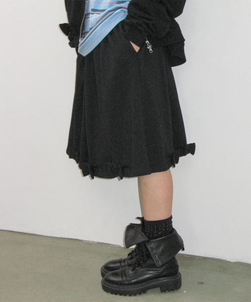 BUTTON RIBBON SWEAT MIDI SKIRT BLACK