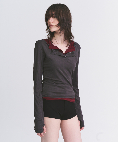 Color-Block Layered Long-Sleeve Henley T-Shirt with Fingerhole Detail [Charcoal]