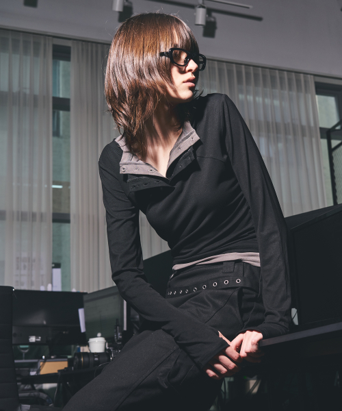 Color-Block Layered Long-Sleeve Henley T-Shirt with Fingerhole Detail [Black]