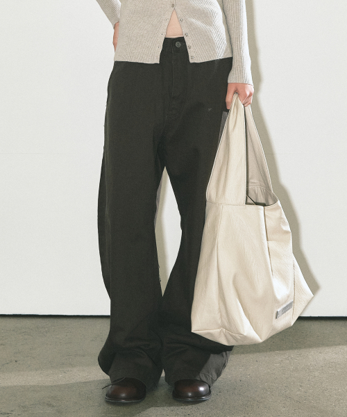 RIVET CURVED WIDE PANTS_KHAKI