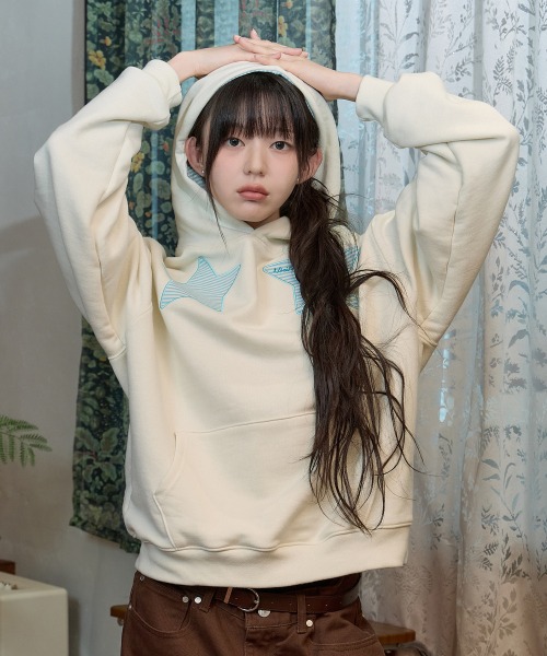 스트라이프 스타 아플리케 후드티셔츠 아이보리