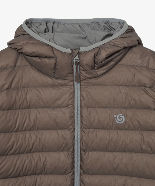 SYMBOL LIGHT DOWN JACKET [BROWN]