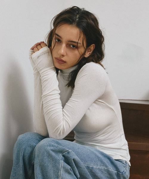 SYUEOL High-Neck Wool Warmer Tee