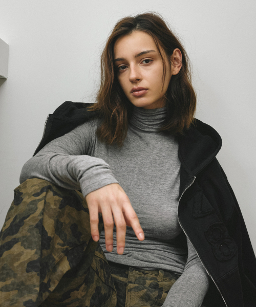 Shueol High-Neck Wool Warmer Tee (Gray)