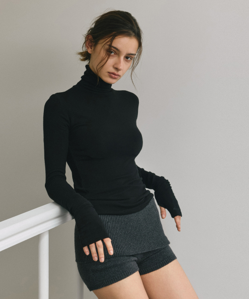Syueol High-Neck Wool Warmer Tee (Black)