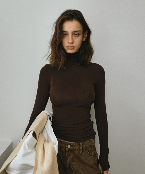 Syueol High-Neck Wool Warmer Tee (Black)