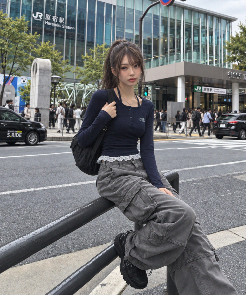 LACE CONTRAST HALTERNECK T-SHIRT [NAVY]
