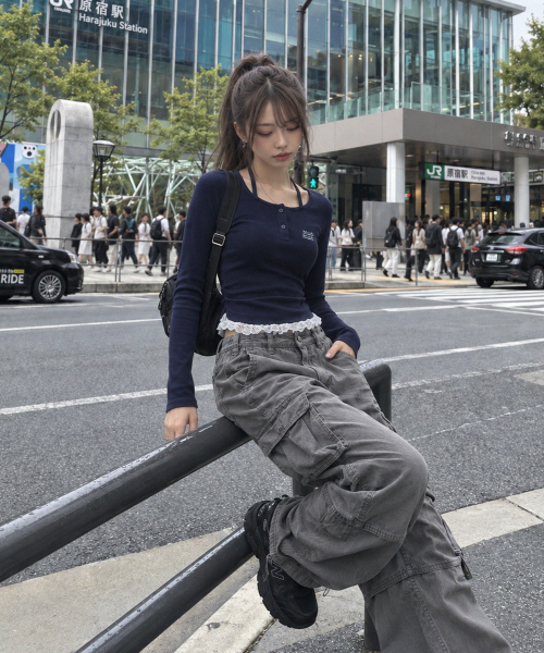 LACE CONTRAST HALTERNECK T-SHIRT [NAVY]
