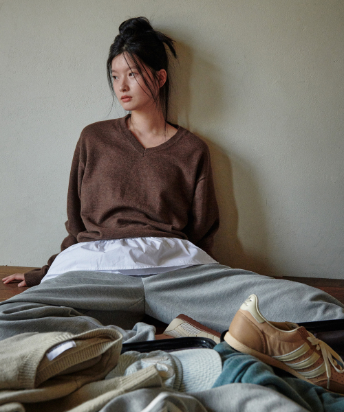 Unisex Soft V-Neck Knit Brown