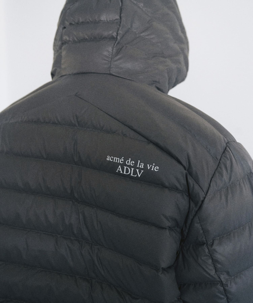 BASIC LOGO LIGHTWEIGHT PADDING