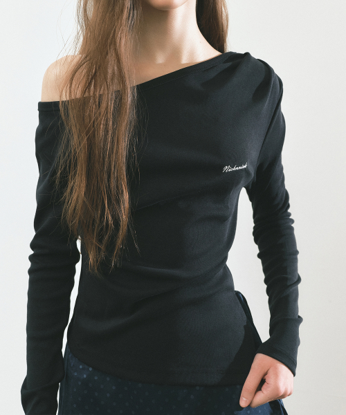 DIAGONAL OFF SHOULDER TOP_BLACK