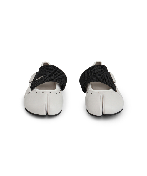 TABI POINT FLAT SHOES IN IVORY