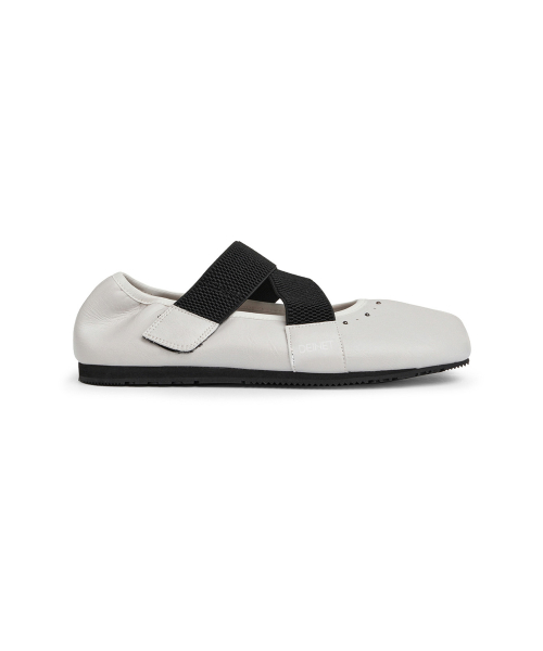 TABI POINT FLAT SHOES IN IVORY