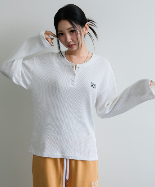 OVERLAB HENLEY NECK PIGMENT WAFFLE LONG SLEEVE [WHITE]